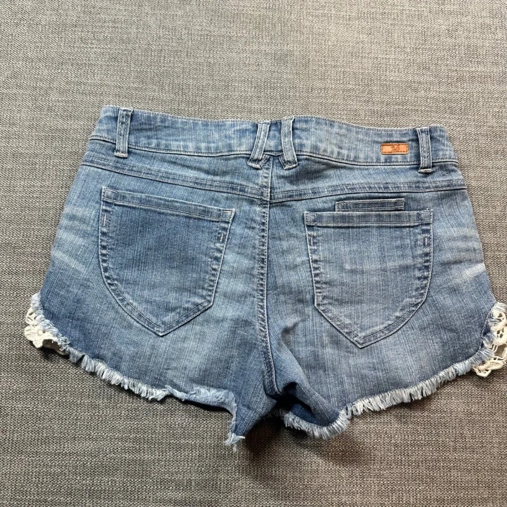 Jolt Denim‎ Shorts Women 11 Blue Lace Crochet Frayed Hem Boho Cut-Offs